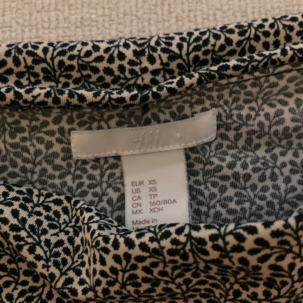 H&M Black and White Patterned Top